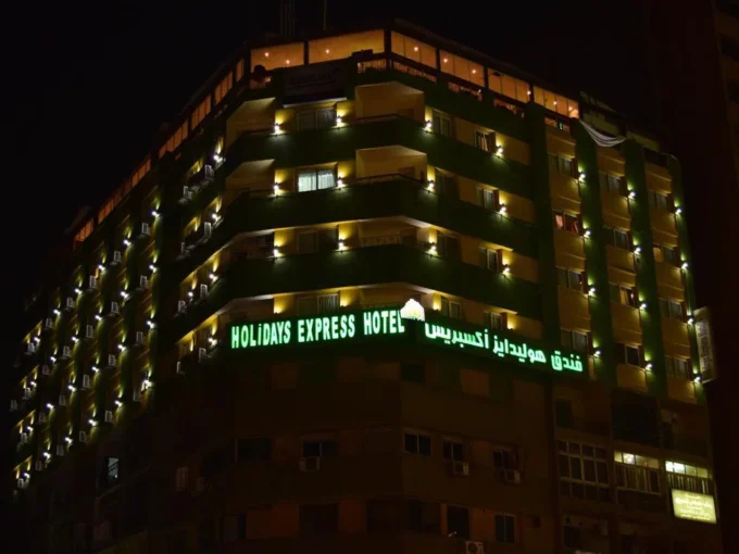 Holiday Express Hotel, Mohandiseen