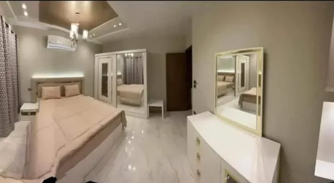 Villa with a swimming pool in Sheikh Zayed