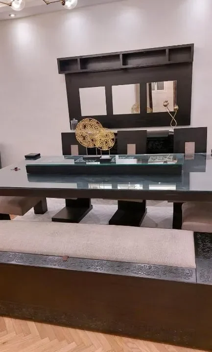 556615917